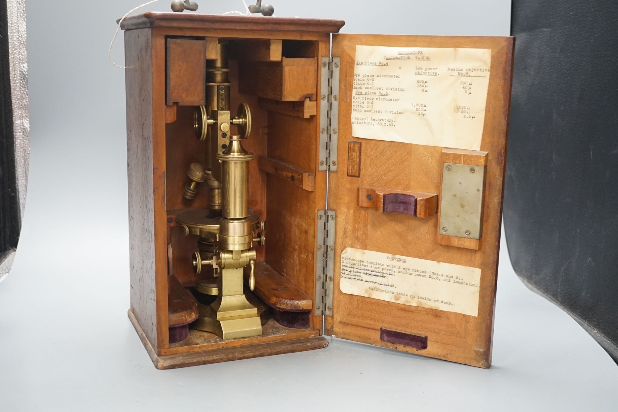 A brass E.Leitz Wetzlar microscope, serial number 28626, in original case